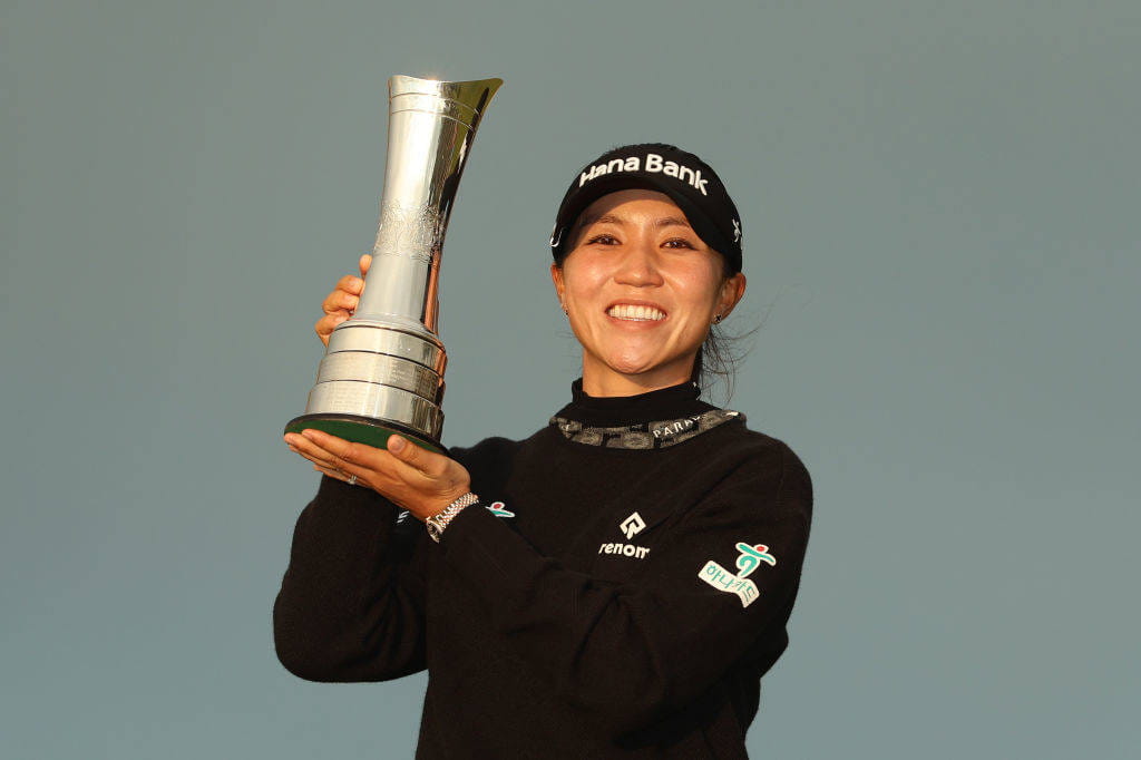 Lydia Ko lifts the AIG Women's Open trophy